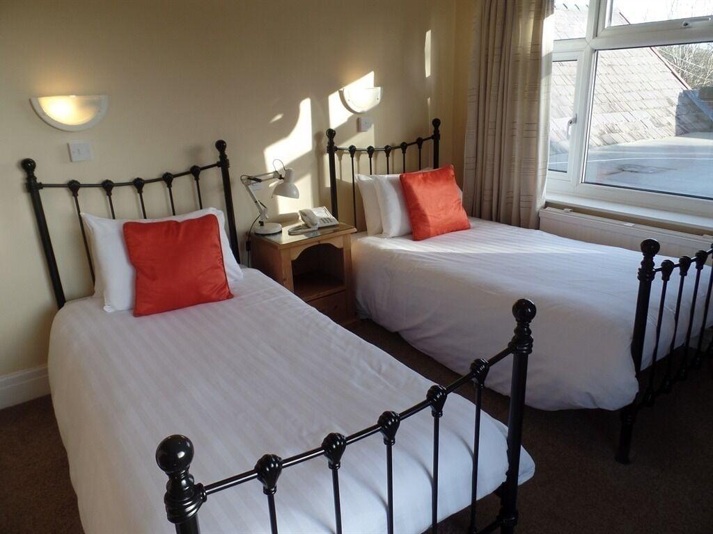 The Dodington Lodge Hotel วิตเชิร์ช ภายนอก รูปภาพ